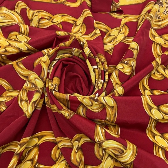 AUTHENTIC CHANEL LARGE GOLD CHAIN PATTERN SCARF - Picture 10 of 10